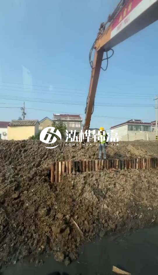 畢節(jié)市挖機(jī)打木樁專業(yè)施工-河道護(hù)坡木樁會不會腐爛？